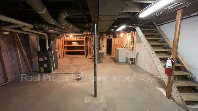 Building Photo - 1122 Greenfield Ave