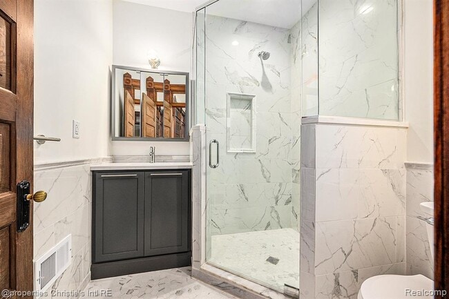 Building Photo - 701 W Canfield St