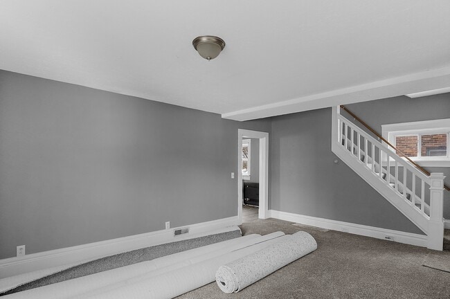 Building Photo - 404 N Bentley Ave