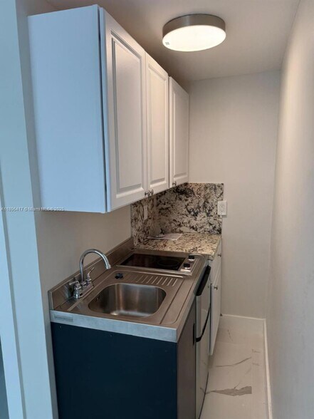 Building Photo - 1050 NW 25th Way