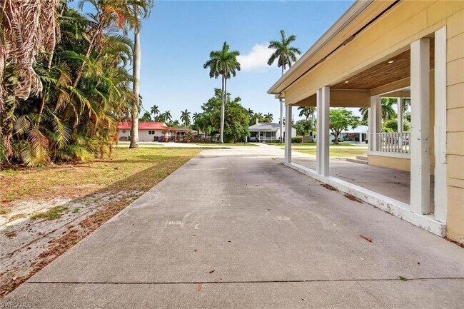 Building Photo - 1420 Maravilla Ave