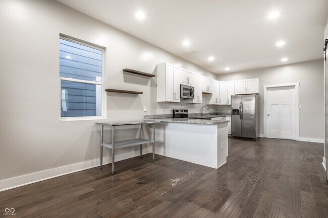 Building Photo - 421 E Morris St