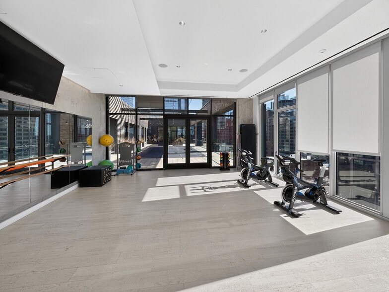 Building Photo - 167 N Desplaines St