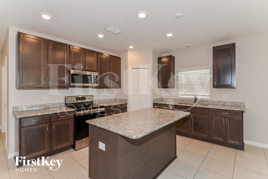 Building Photo - 4526 Birdsong Dr