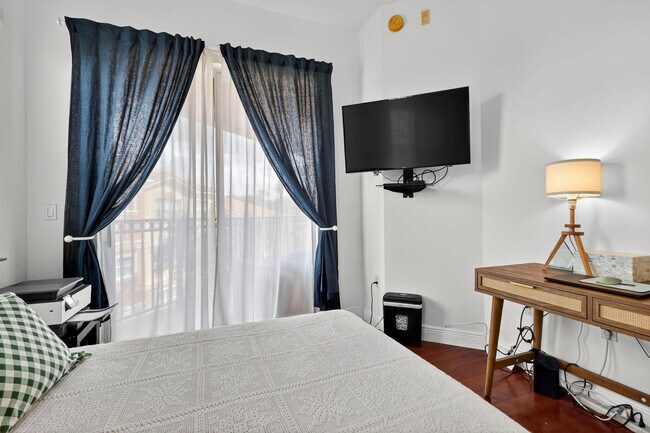 Building Photo - 4700 SW 160th Ave