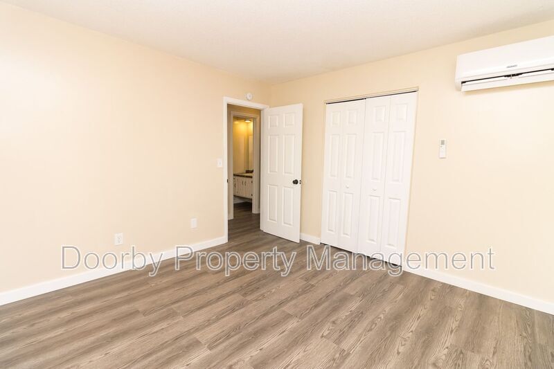 Building Photo - 2425 Ashmore Ave