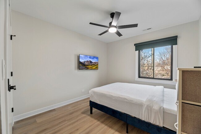 Building Photo - 7109 N Western Ave