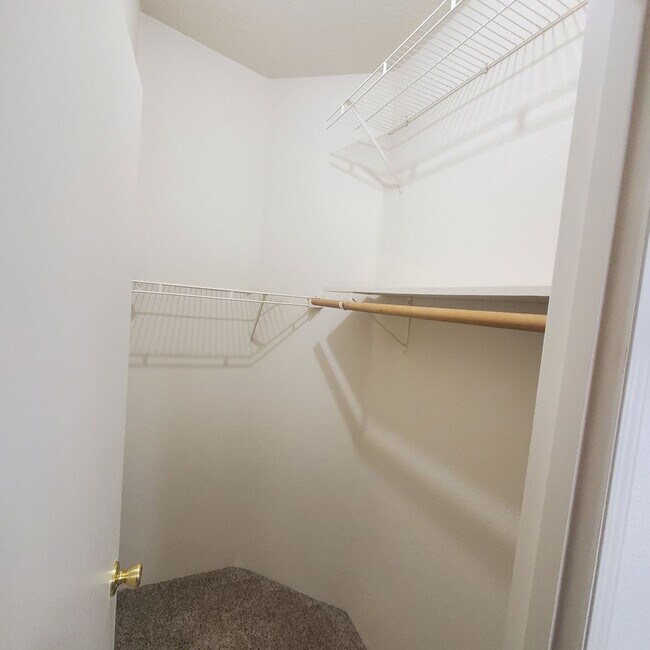 Building Photo - Newly Renovated Pet Friendly 3 Bed / 2 Bat...
