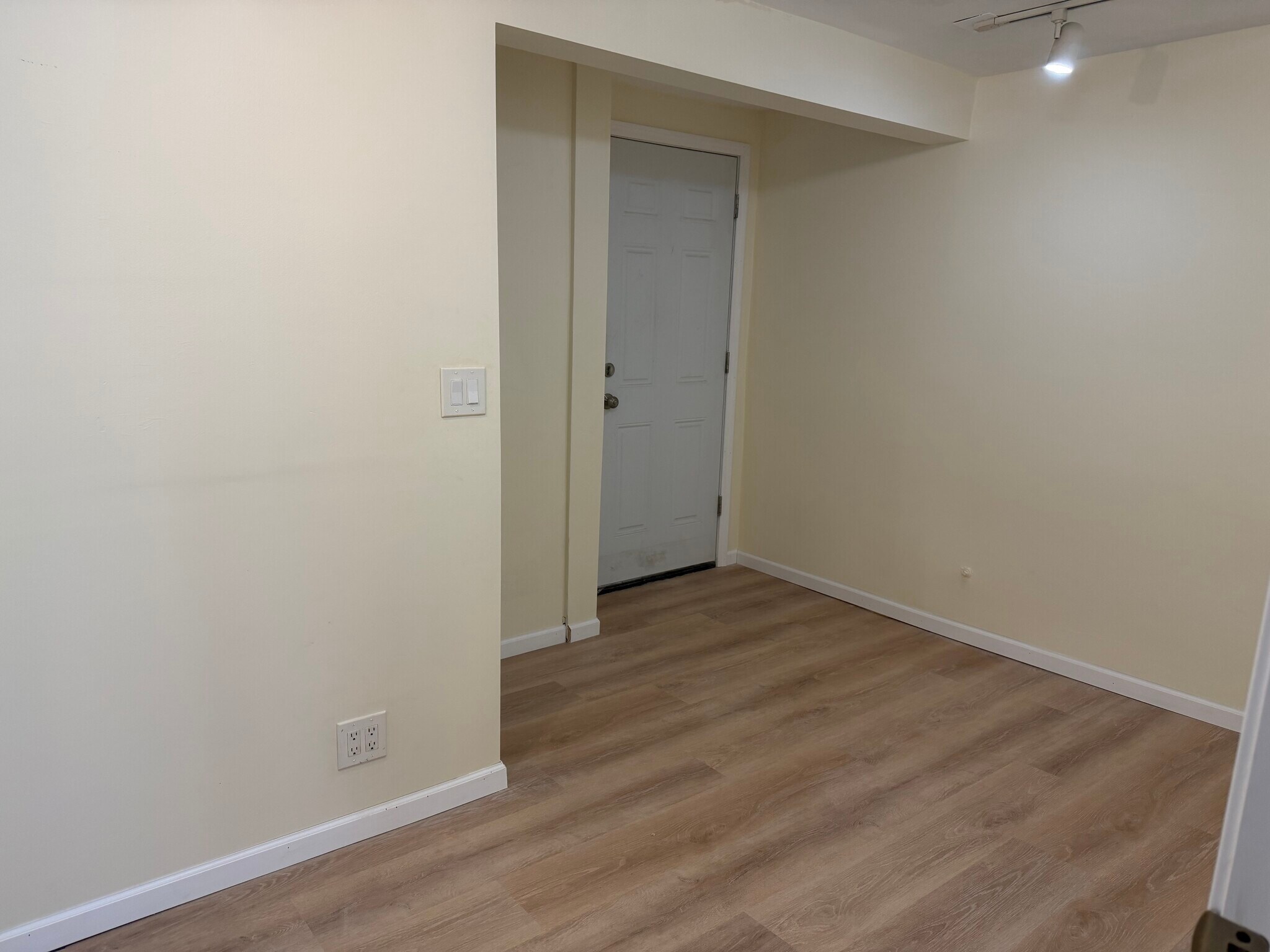 Building Photo - 58 Lincoln Ave