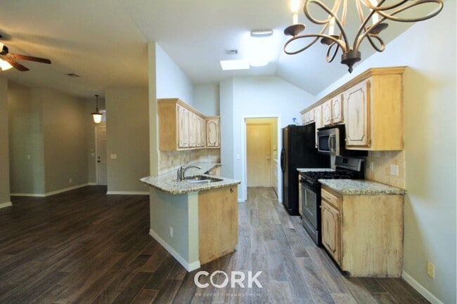 Building Photo - 927 Castle Rd