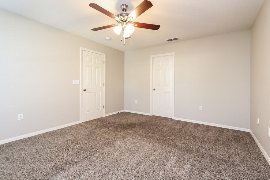 Building Photo - 5800 Driftwood Dr