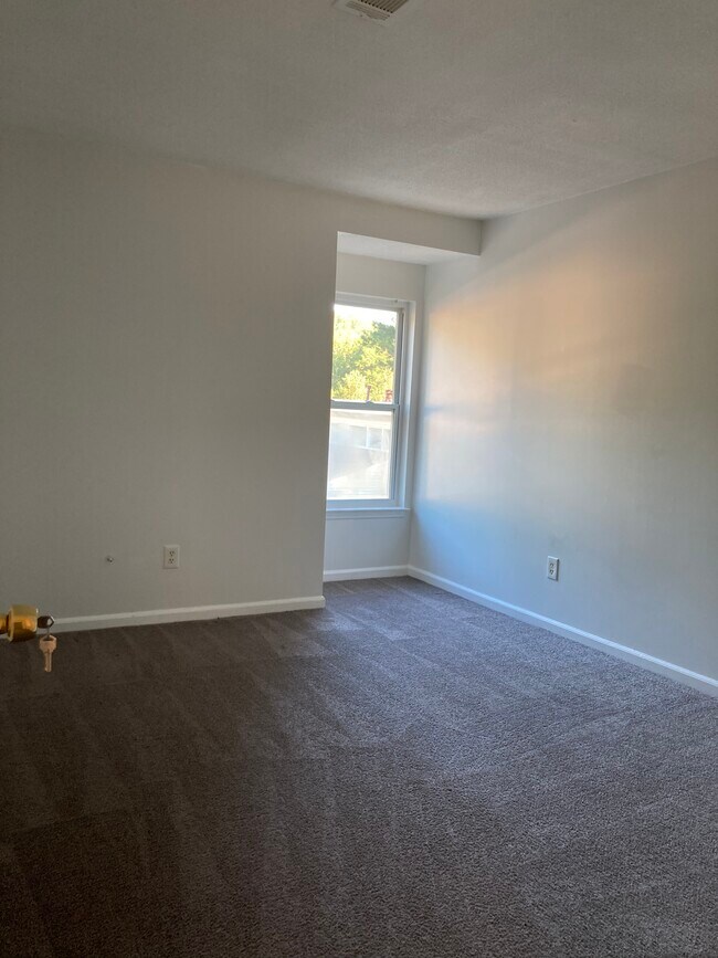 Bedroom 1 - 2022 Oak Park Ln