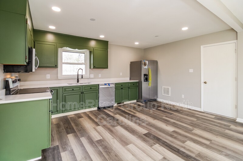Building Photo - 5561 Remington Point Dr