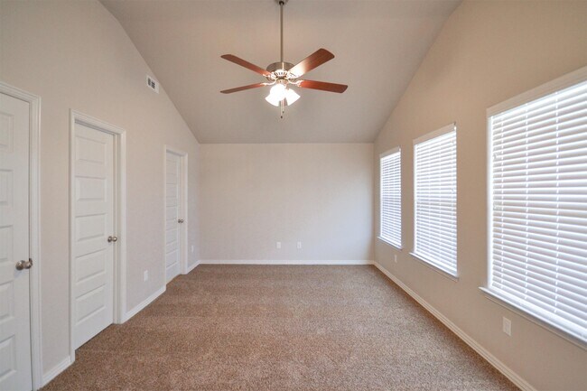 Building Photo - 635 N Keats Dr
