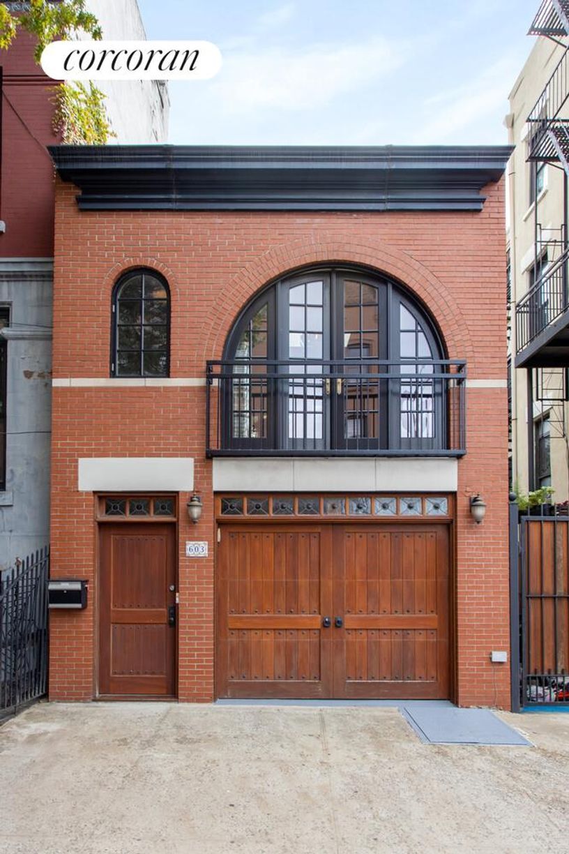 Building Photo - 603 Henry St