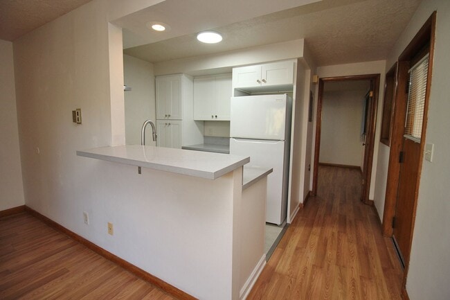 Building Photo - 3200-3236 SW Marigold St