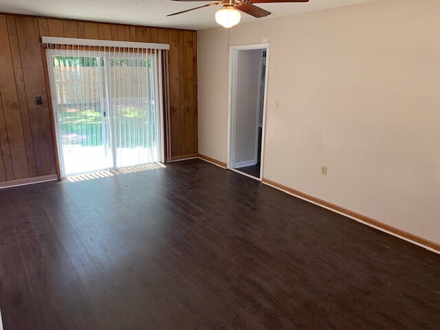 Building Photo - "Charming 3-Bed Oasis with 2 Baths in Ft W...