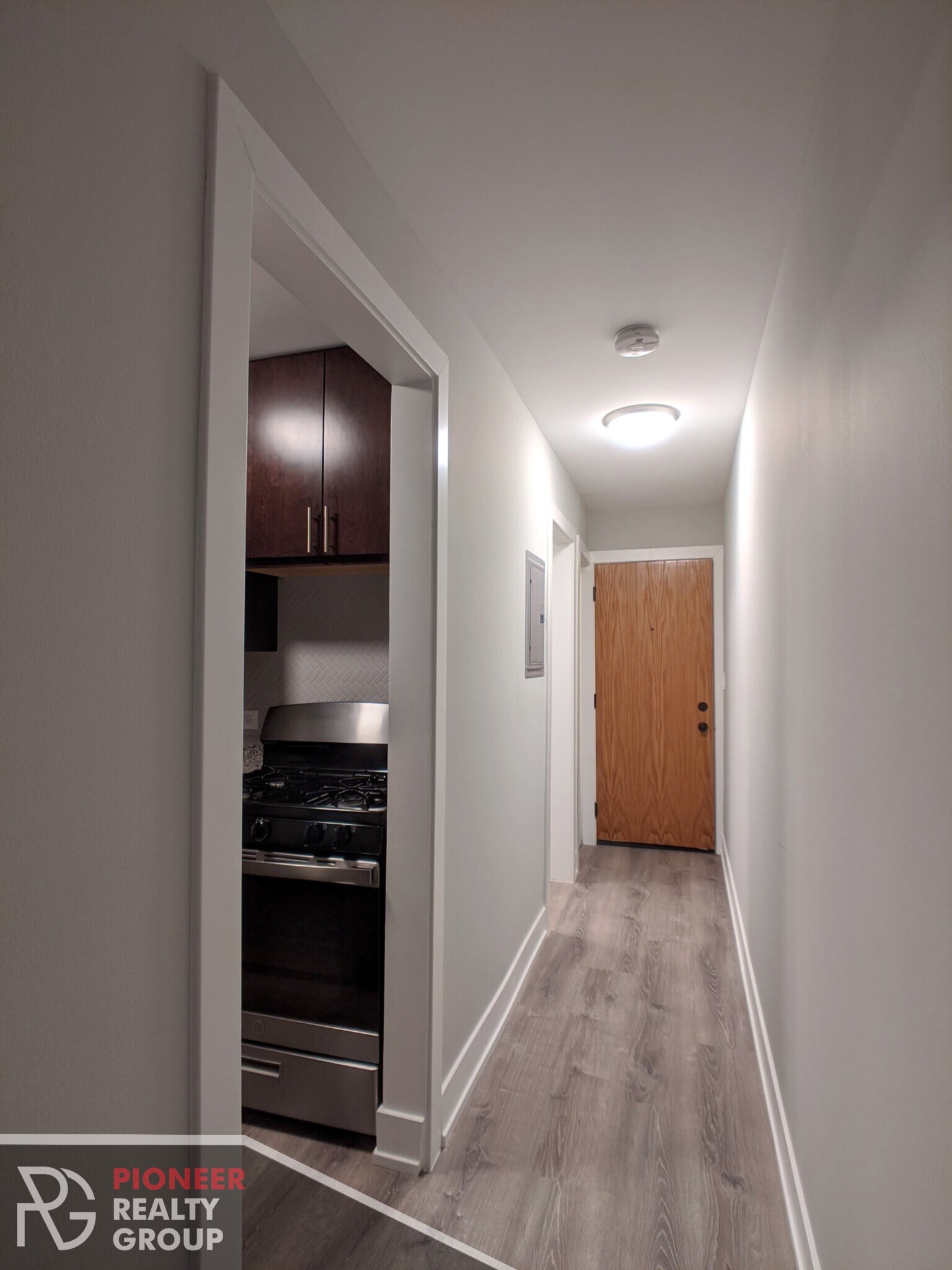 Building Photo - 542 W Surf St