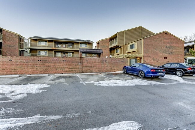 Building Photo - Pre-Leasing August 2026: Great 1 Bed, 1 Ba...