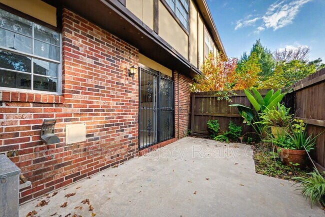 Building Photo - 8204 Oxford Forest Dr