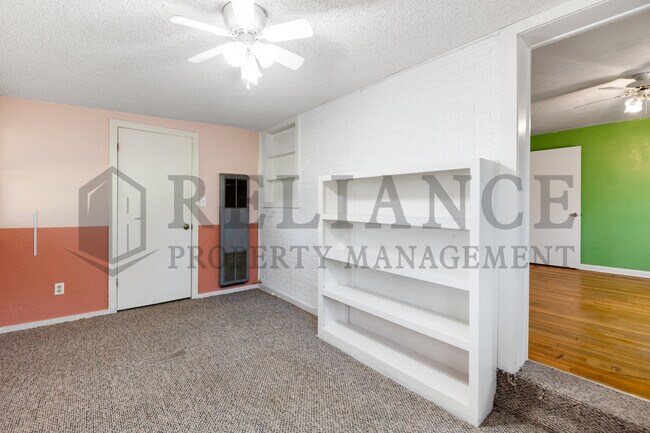 Building Photo - 853 N Terrace Dr