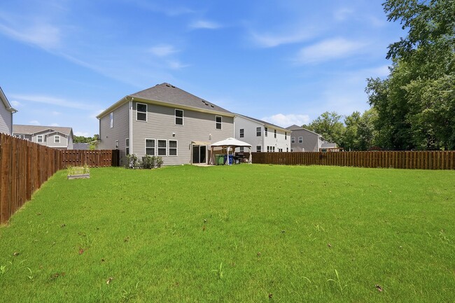 Building Photo - 313 Summer Ranch Dr