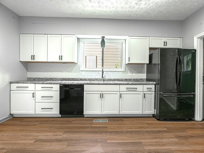 Building Photo - 3240 W 56th St