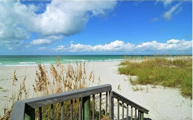 Building Photo - 4360 Chatham Dr