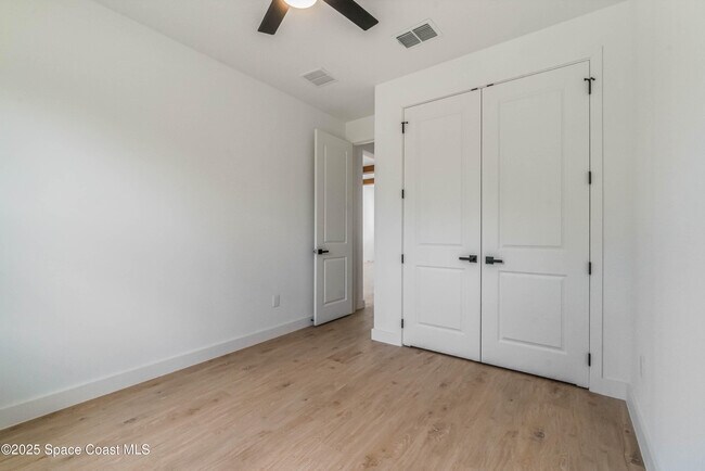 Building Photo - 521 Garbelmann St