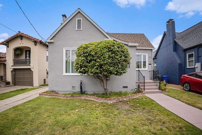 Primary Photo - 919 Del Mar Ave