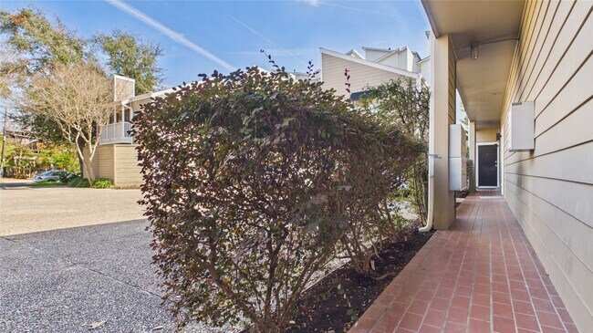 Building Photo - 1211 Jackson Blvd