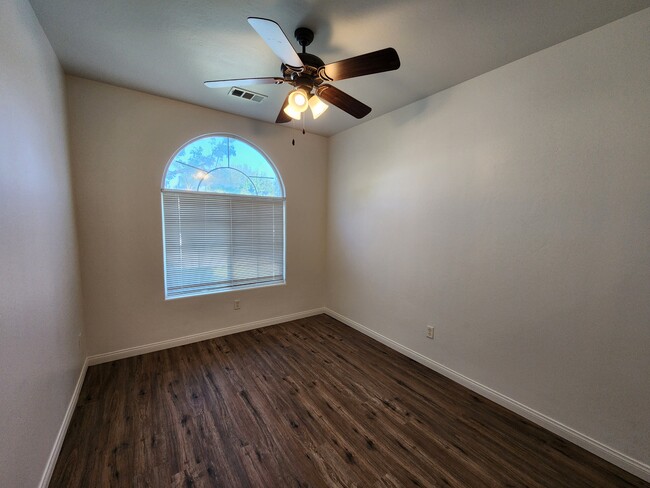 Building Photo - 307 Villa Elegante Dr