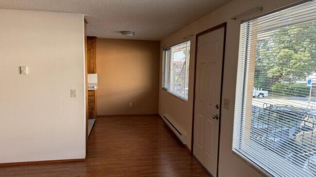Building Photo - 2 bedroom in Edmonds WA 98020