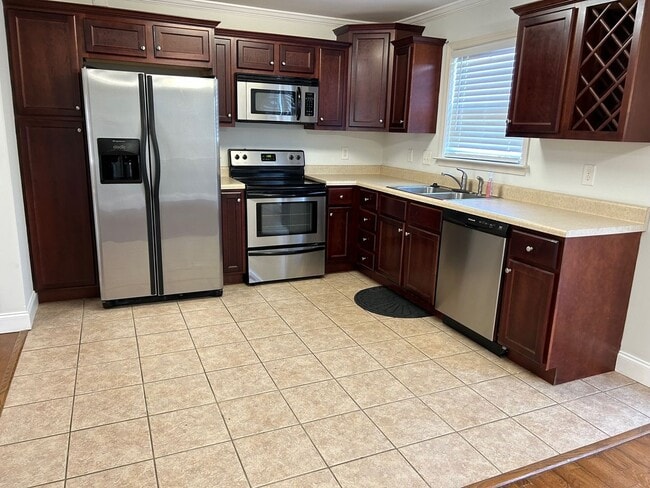 Building Photo - 2 Bedroom/ 2.5 Bath ? Jonesborough, TN 37659