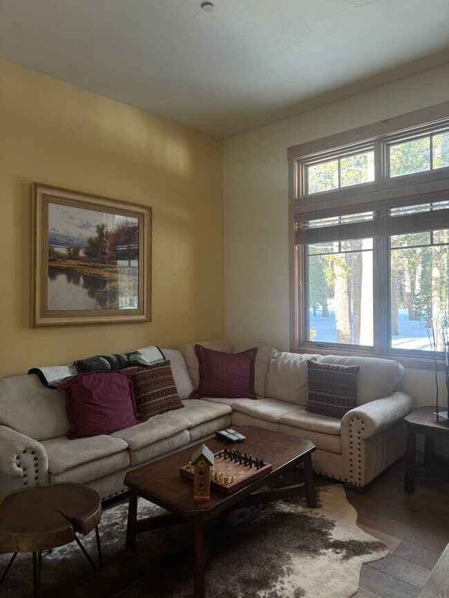 Building Photo - Luxury Fully Furnished 4BD/4BA Mountain Retreat with Hot Tub & Garage – Woodwinds #34, Mammoth Lakes