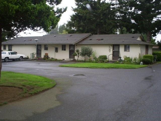 Primary Photo - 1724 Grove St