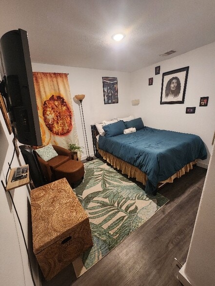 Primary Photo - 5212 Ina St