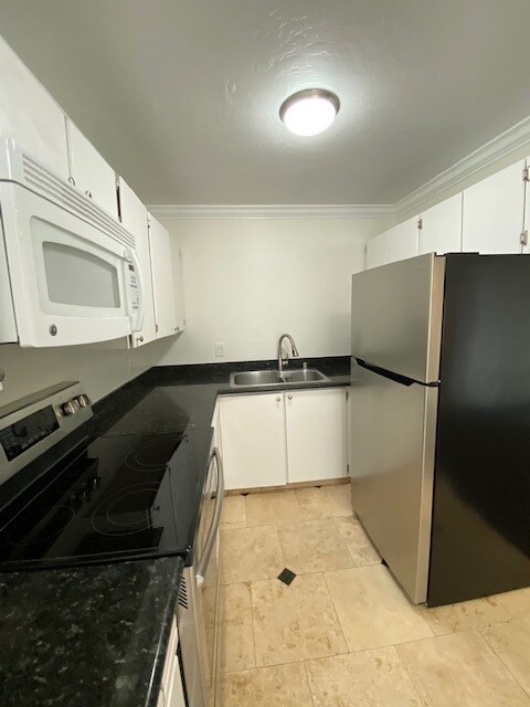 Building Photo - 740 Crocker Ave