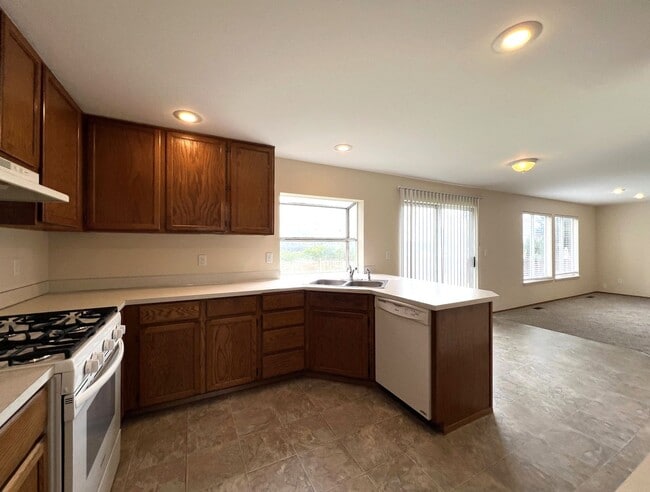 Building Photo - Spacious 4 Bedroom Marysville Home
