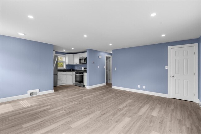 Building Photo - 10 Briarcliff Terrace