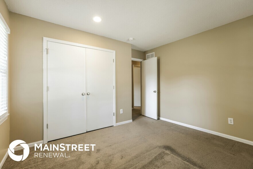 Building Photo - 404 Meadow Ln