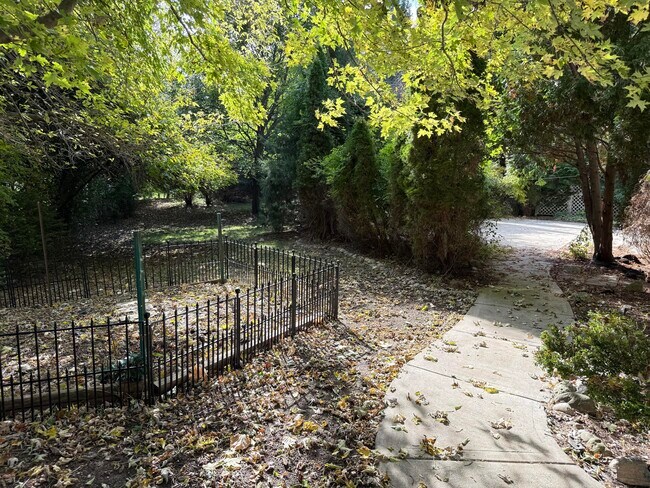 Building Photo - 2340 Robbie Ct