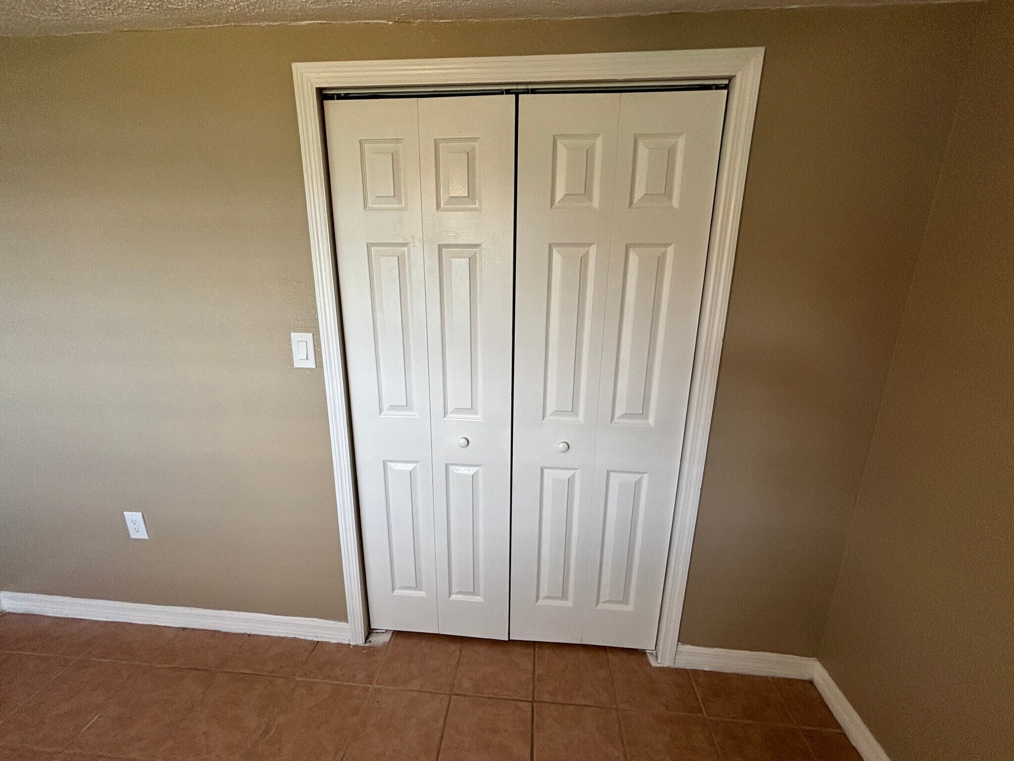 Building Photo - 1207 W Pierce St