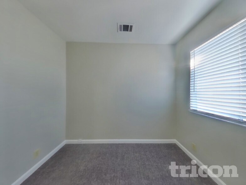 Building Photo - 816 Spoonbill Ln