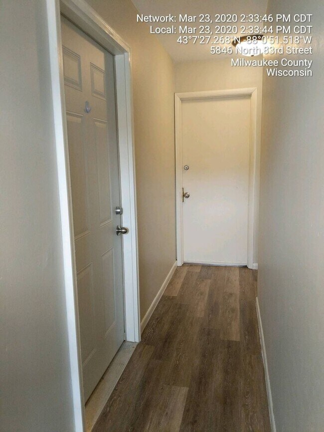 Building Photo - Gorgeous 3 Bed Upper Available with shared Garage & Hardwood floors, Appliances incl.