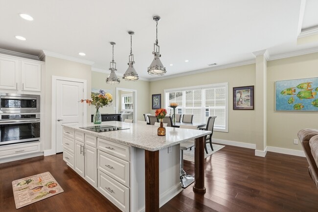 Building Photo - Prime Coastal Location!