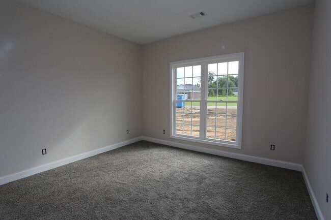 Building Photo - 3 Bedroom Brick House in SEB School District Available NOW