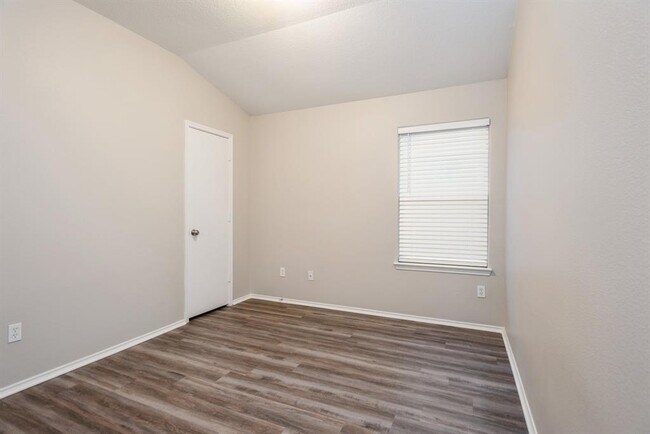 Building Photo - 7518 Mustang Corral Dr