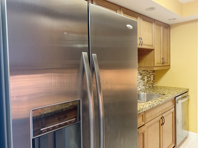 Building Photo - 3000 N Ocean Dr