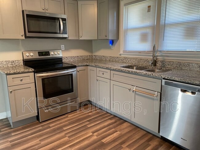 Building Photo - 816 Mullen Rd